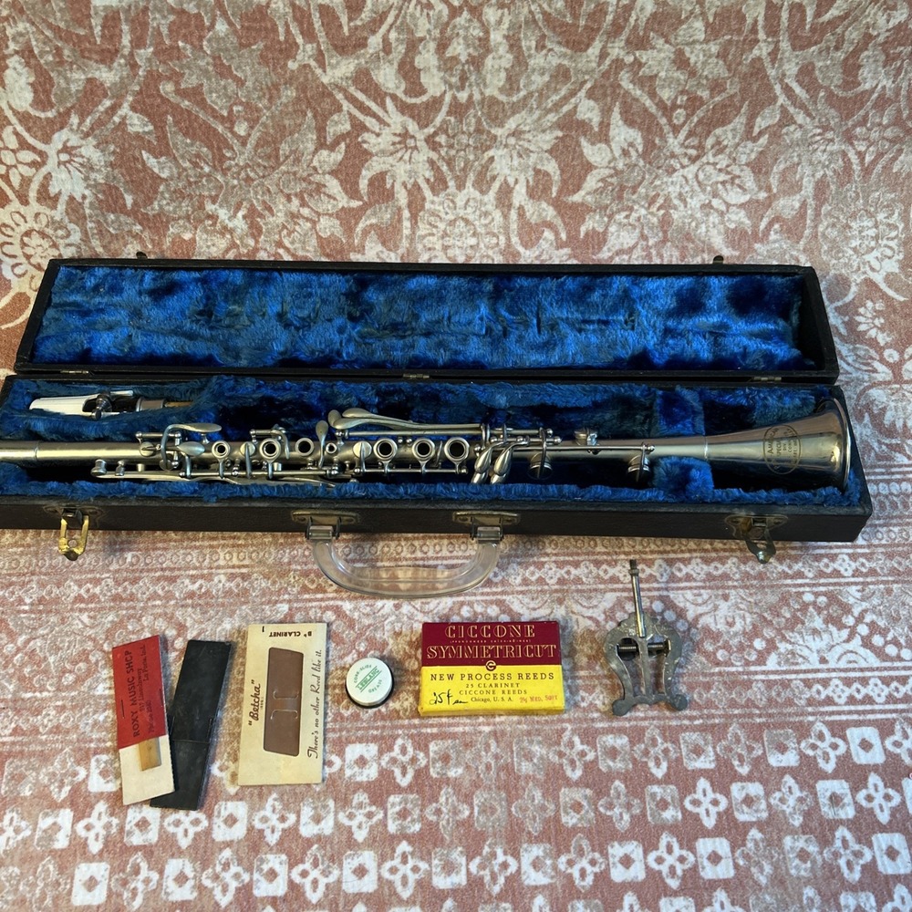 Vintage Pan American Special Metal Clarinet C.G. Conn  Elkhart Indiana